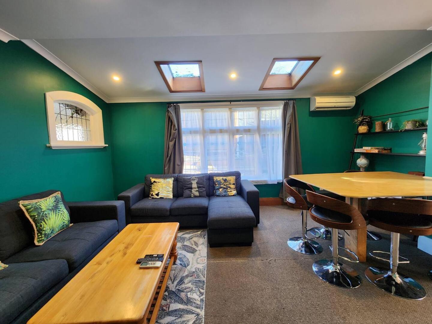 A Stone'S Throw From Town Main House Hotel Dunedin Buitenkant foto