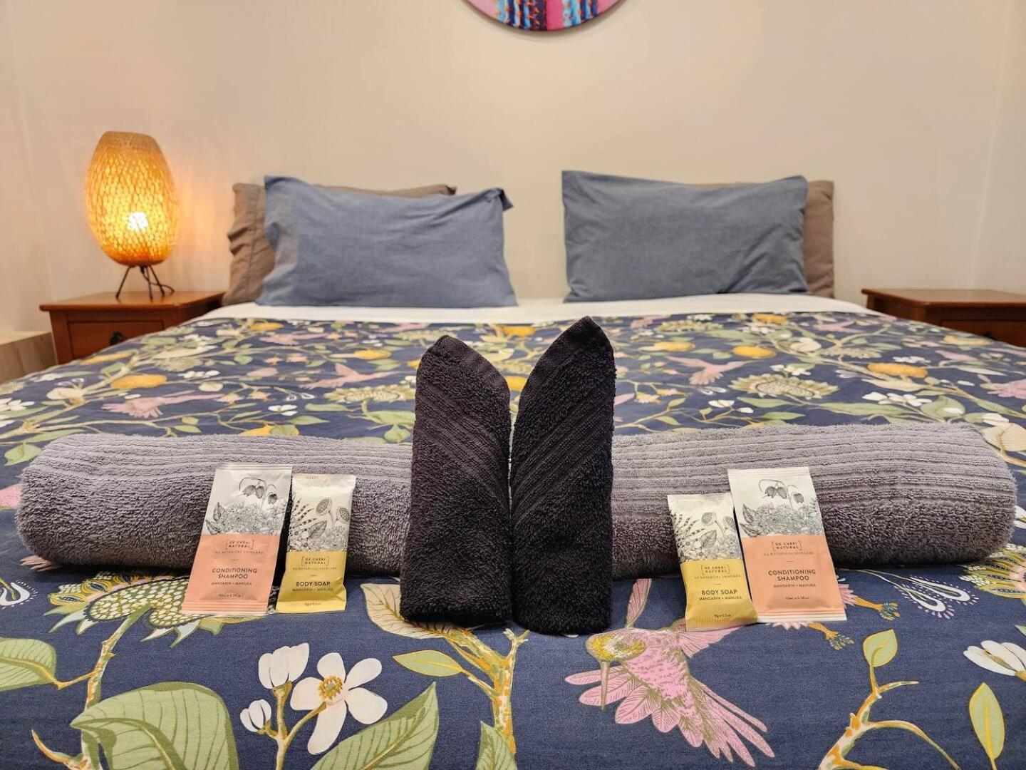 A Stone'S Throw From Town Main House Hotel Dunedin Buitenkant foto