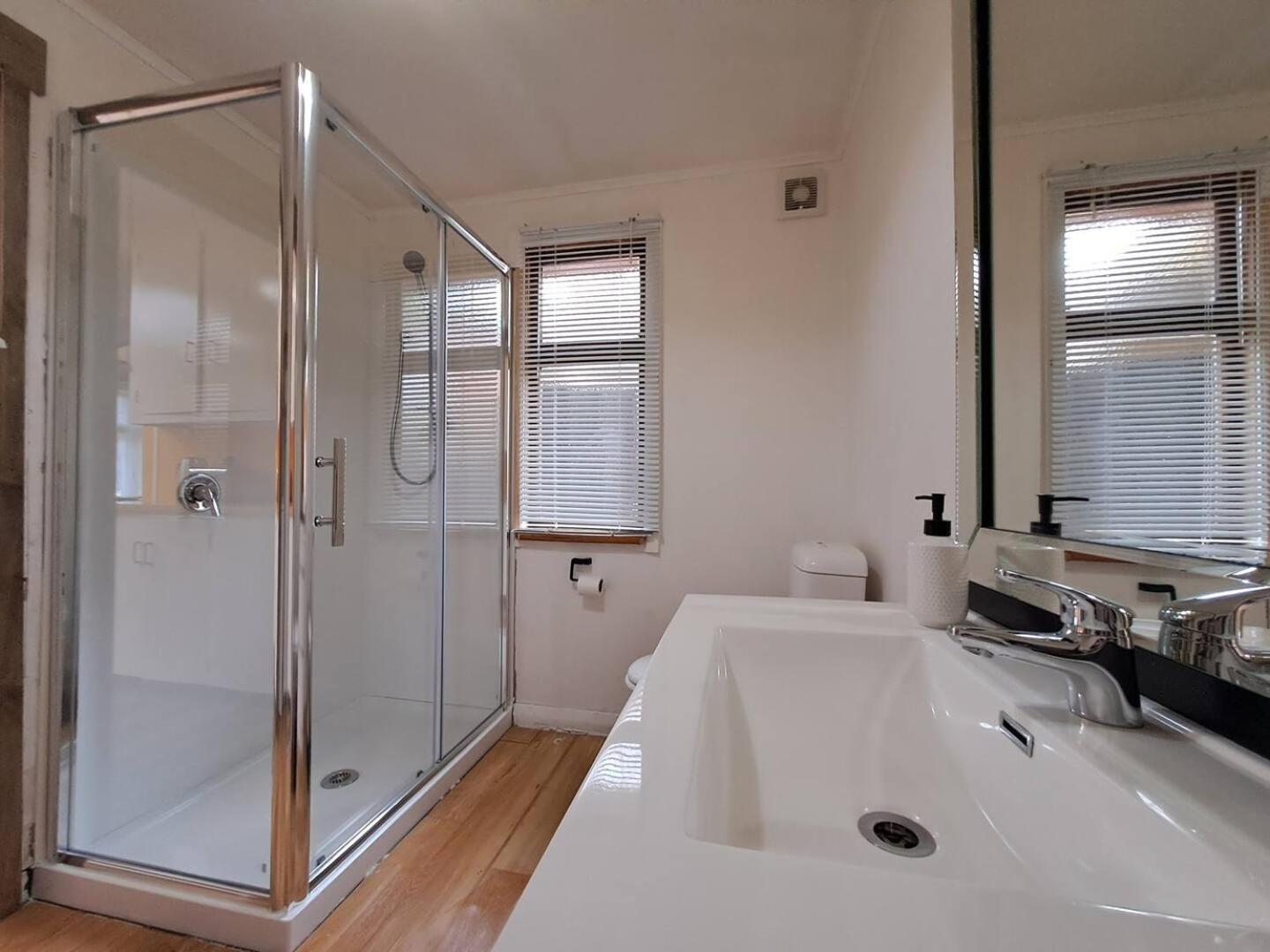 A Stone'S Throw From Town Main House Hotel Dunedin Buitenkant foto
