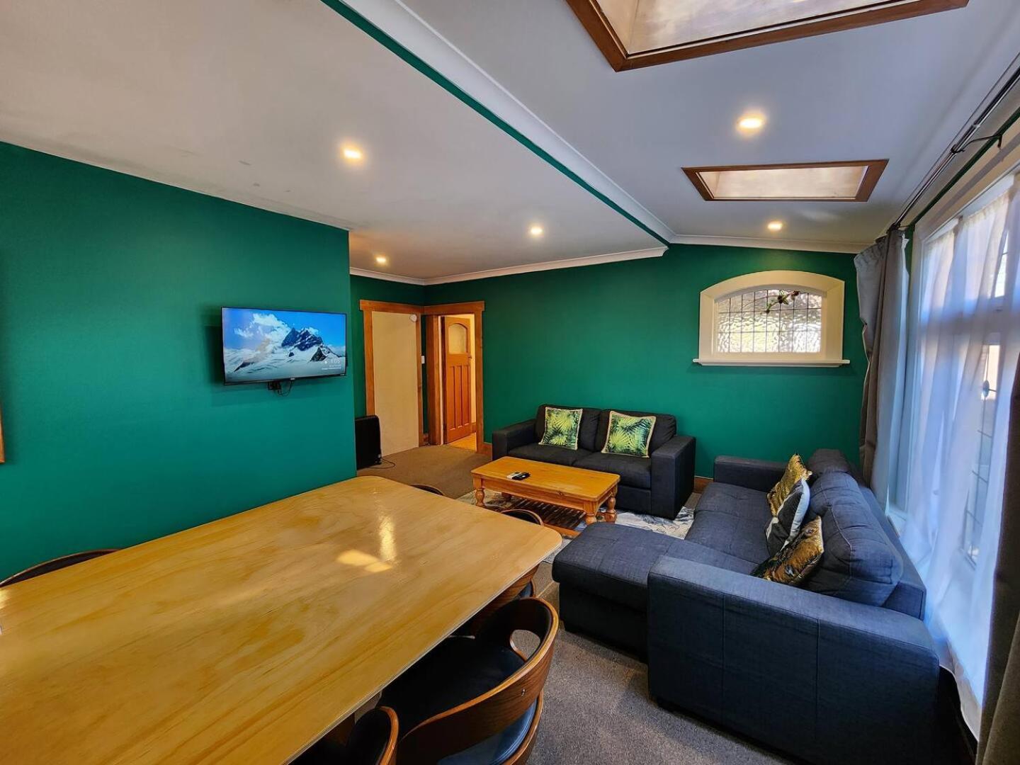 A Stone'S Throw From Town Main House Hotel Dunedin Buitenkant foto