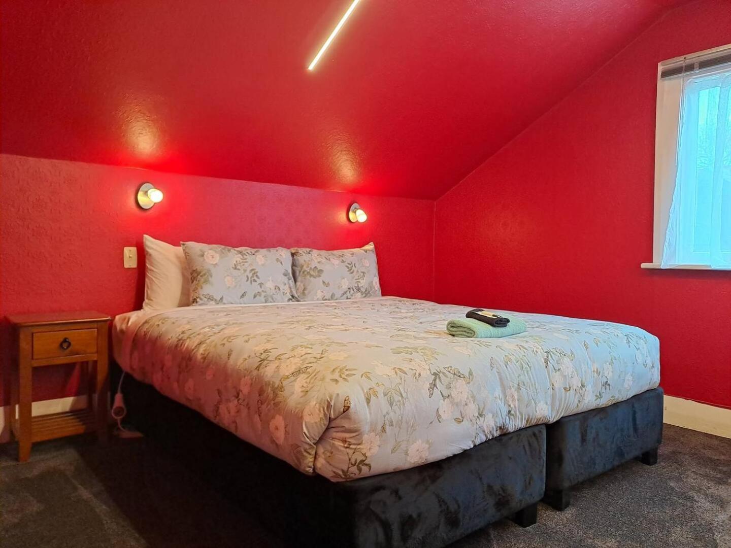 A Stone'S Throw From Town Main House Hotel Dunedin Buitenkant foto